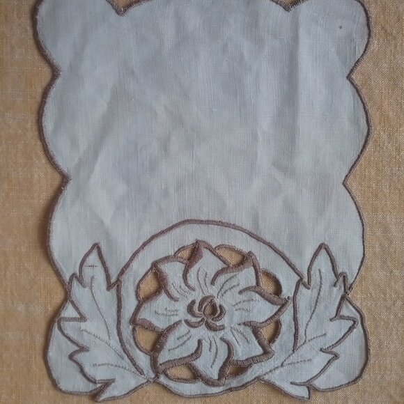 Open Cutwork Doilies Set of Two Vintage Machine Embroidered Ecru/Beige Linen Tab - Picture 9 of 12